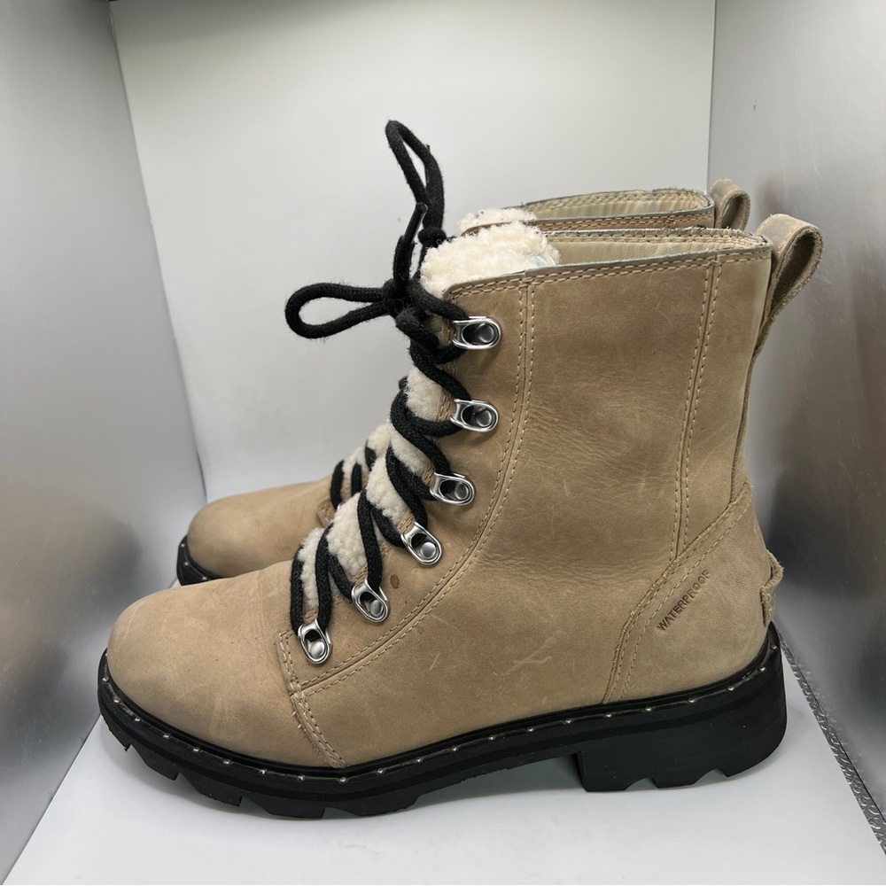 Women’s Sorel Leather Waterproof Boots Size 8.5